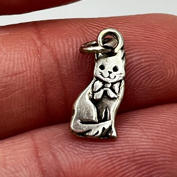 Jewelry - Rare Tiny vintage cat kitten Sterling silver flat charm pendant
